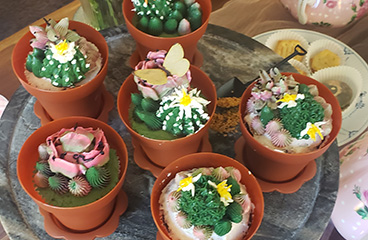 Making succulent-themed cupcakes